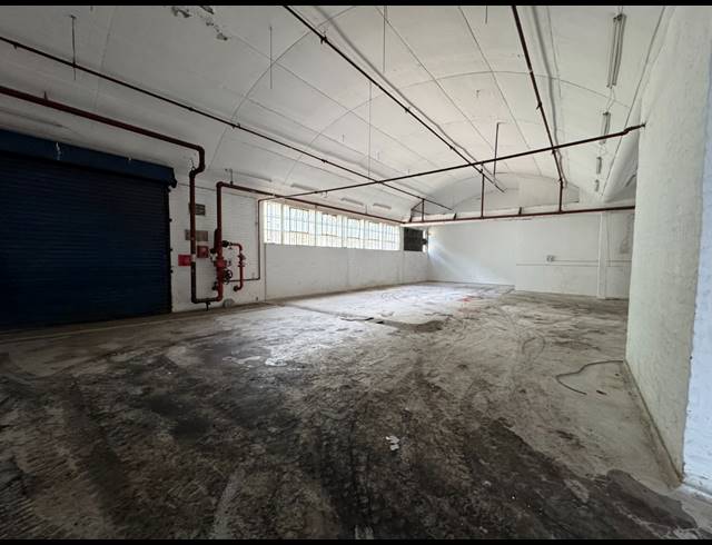 1,399M² WAREHOUSE TO LET IN INDUSTRIA WEST